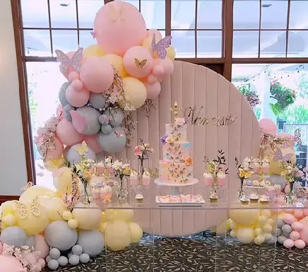 Baby shower balloon decoration